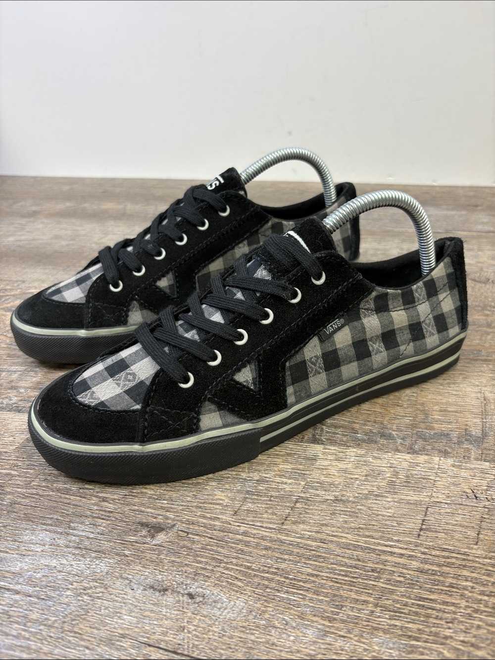 Vans Women’s Black Gray Plaid Suede Low Top Sneakers Size 9